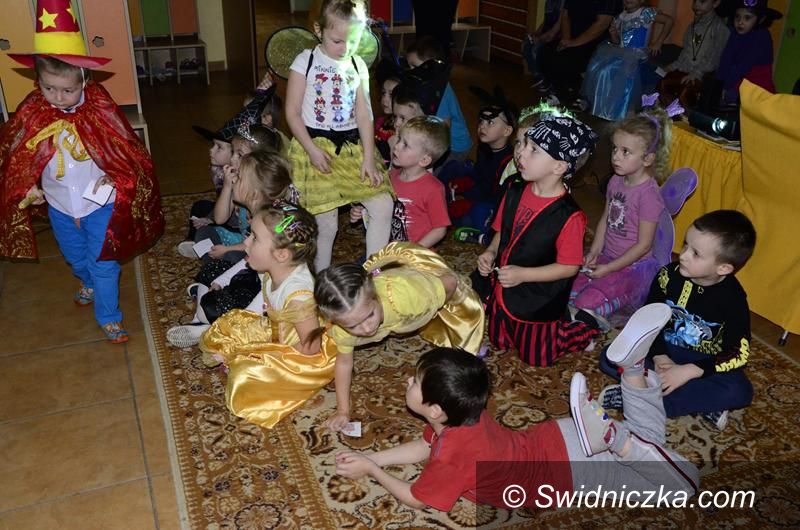 Żarów: Andrzejkowe wróżby przedszkolaków
