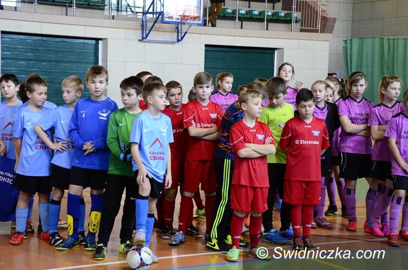 Żarów: Mikołajkowe zawody młodych piłkarzy