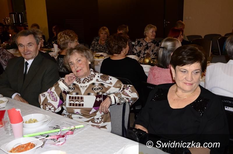 Żarów: Seniorzy połamali się opłatkiem