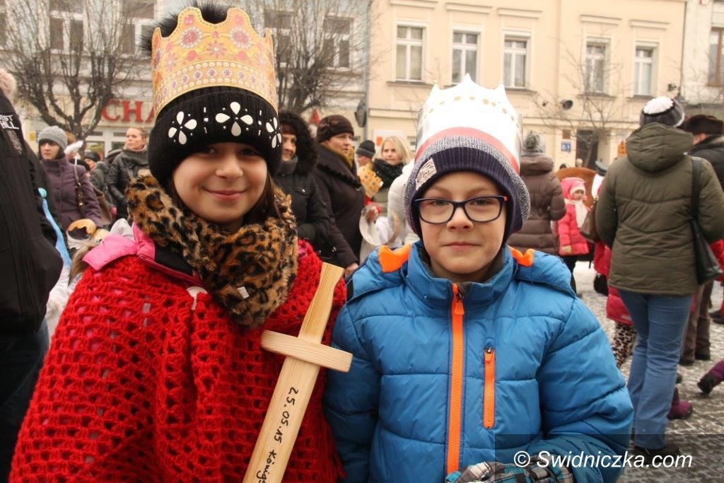 Świebodzice: Świebodzice: Diabełki, anioły i królowie