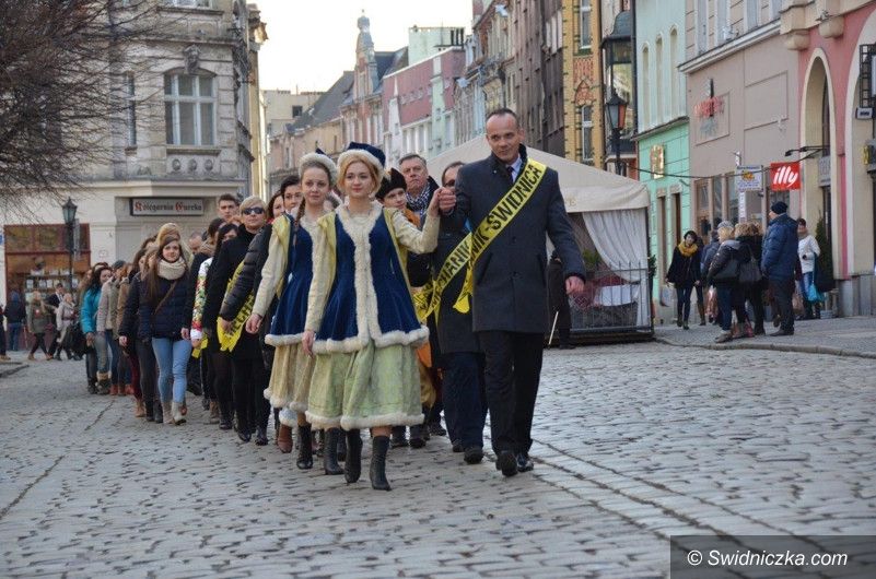 Świdnica: XII Polonez Maturzystów