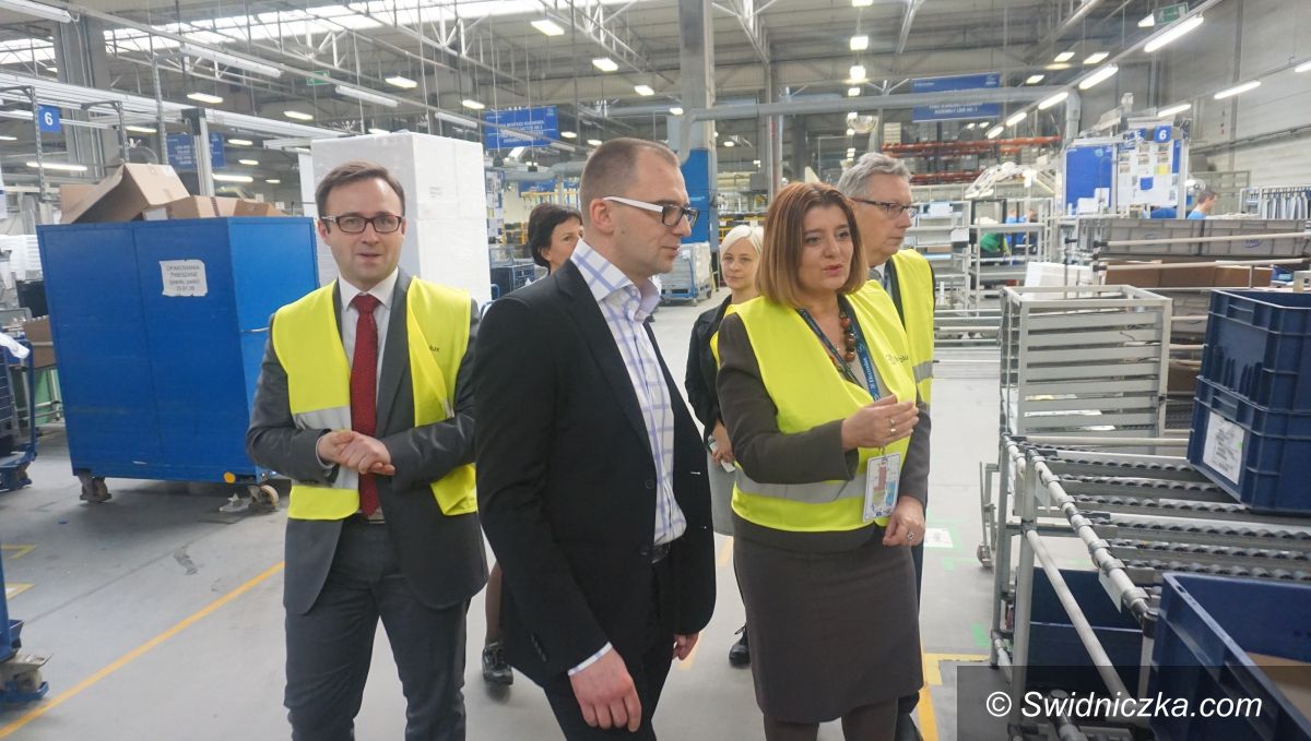 Świdnica: Prezydent Świdnicy z wizytą w firmie Electrolux