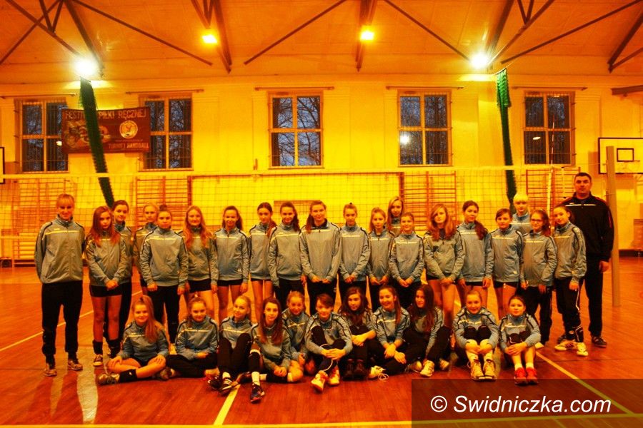 Świdnica: Grały młode siatkarki