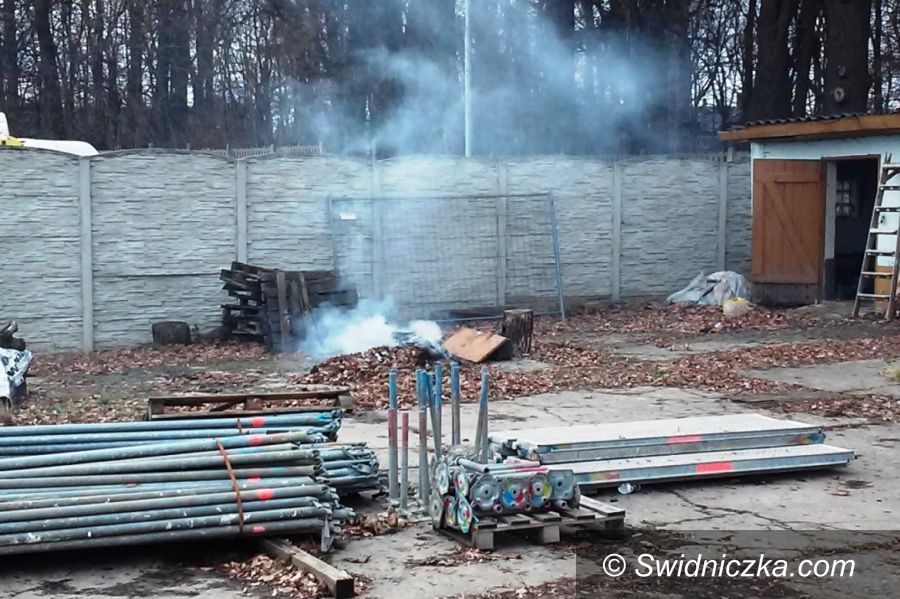 Świdnica: Mandat za spalanie śmieci