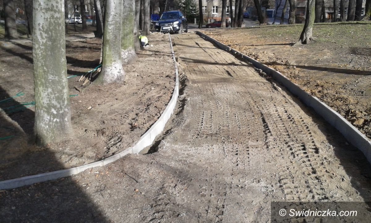 Świdnica: Przebudowa alejek w parkach Kanonierów i Ułanów