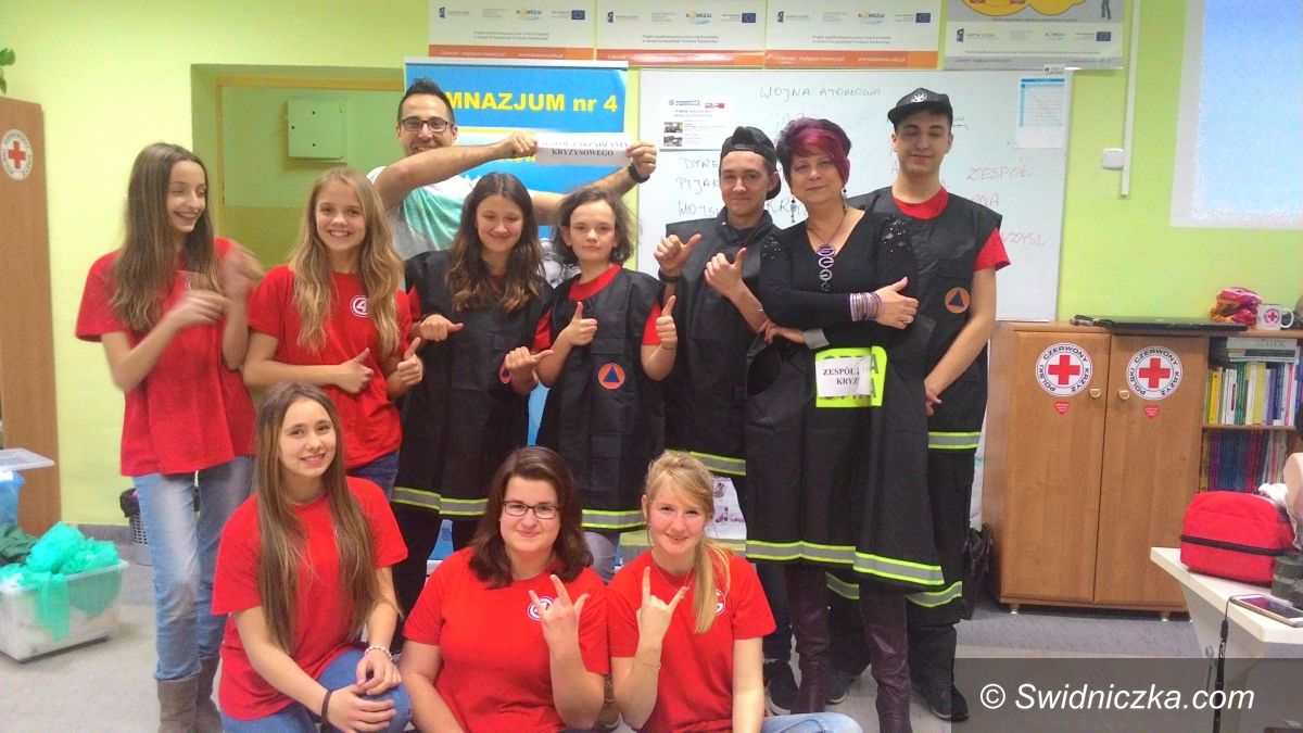 Świdnica: Gimnazjum nr 4 biło rekord "Najdłuższej lekcji Edukacji dla bezpieczeństwa"