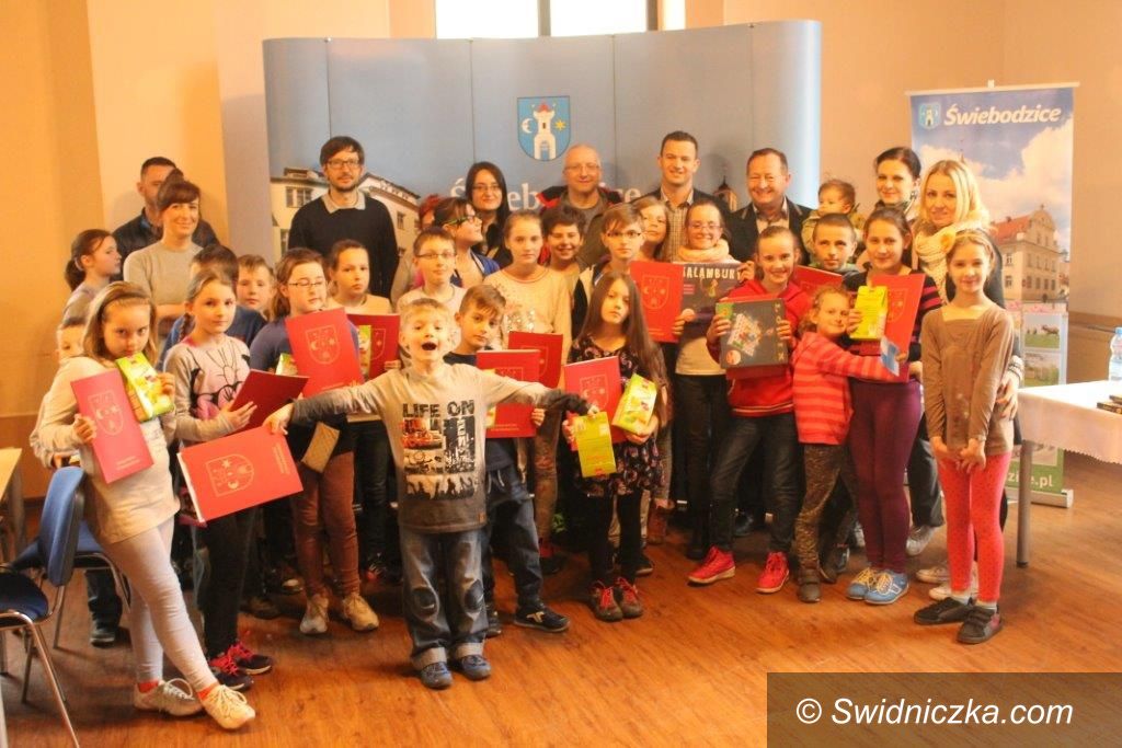 Świebodzice: Zagrali w chińczyka