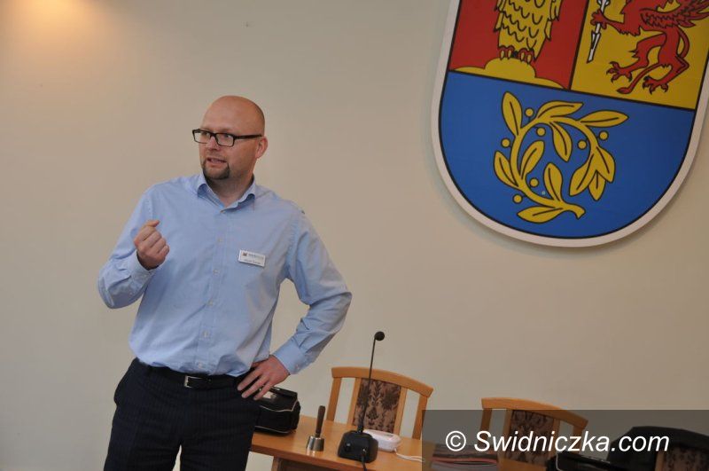 Świdnica: Urząd Gminy Świdnica z defibrylatorem