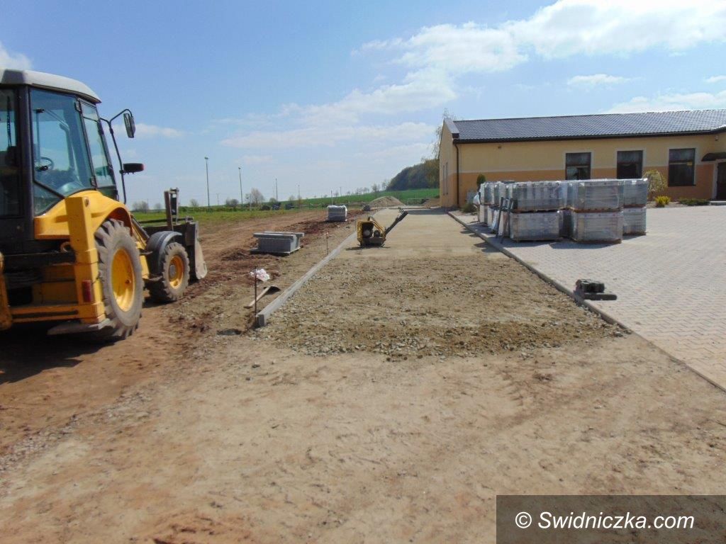 Dobromierz/Region: Nowa droga w Kłaczynie