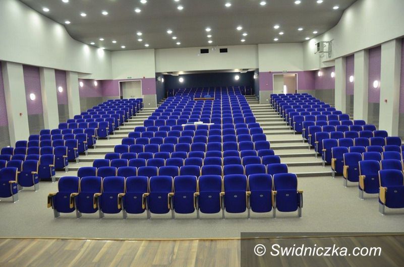 Świdnica: Grupa MoCarta na otwarcie auli I LO