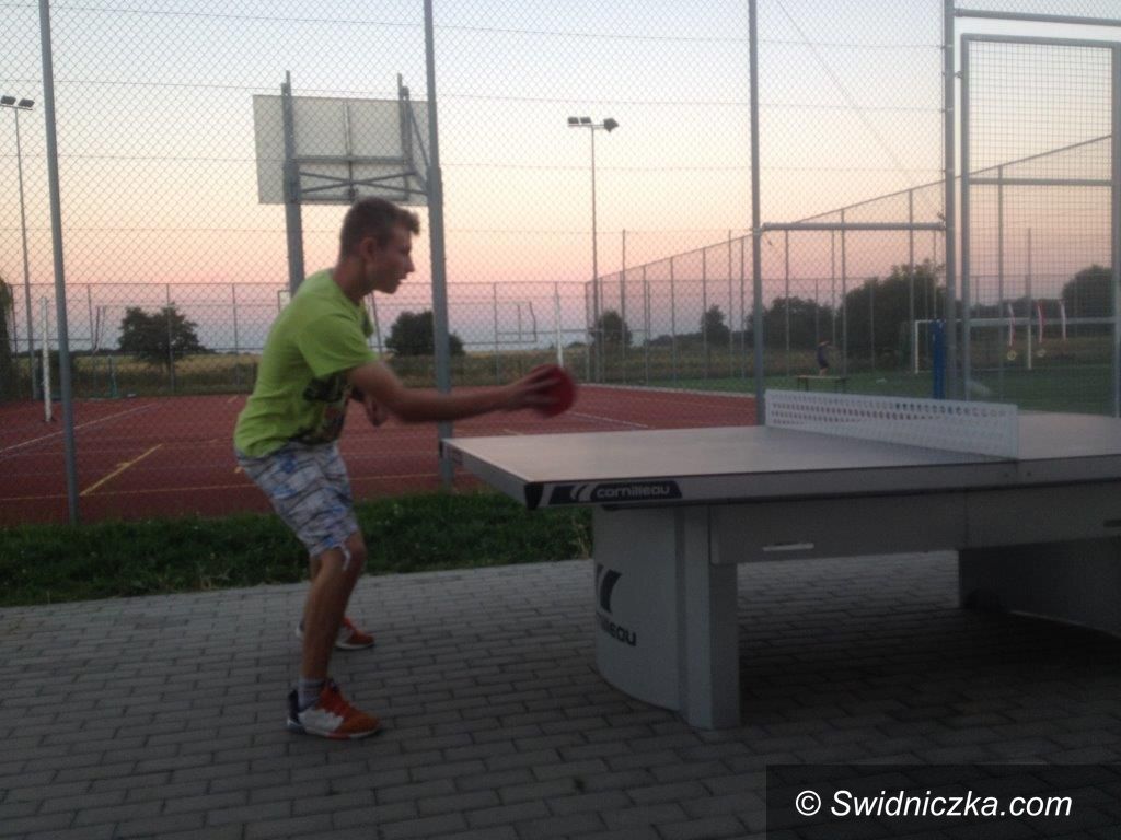 Roztoka: Tenis stołowy pod chmurką