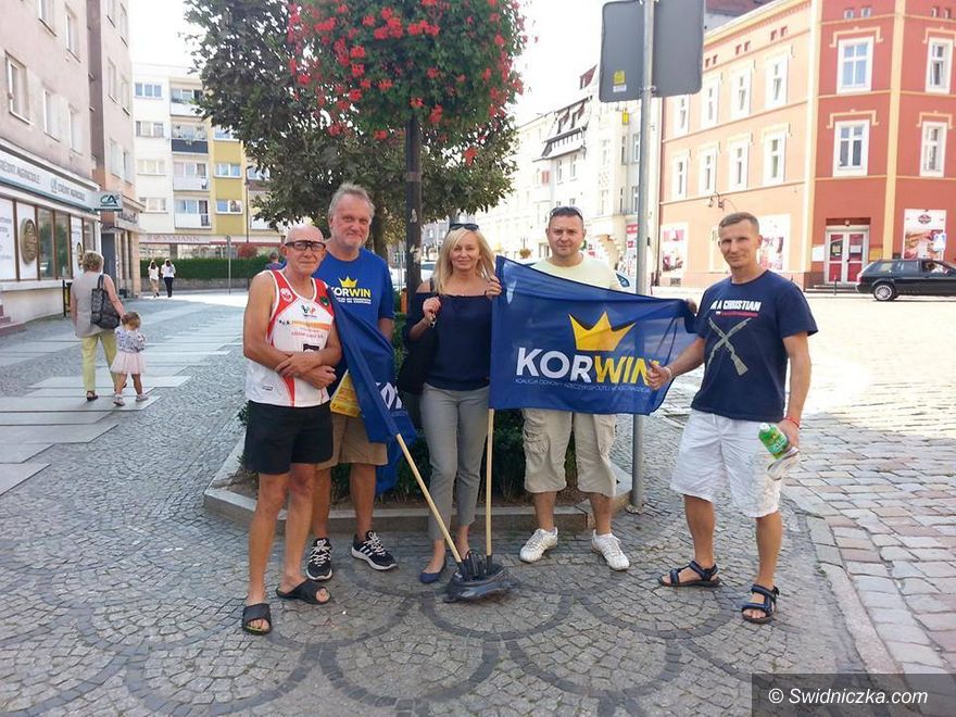Strzegom: Zwolennicy Partii KORWIN widoczni w Strzegomiu