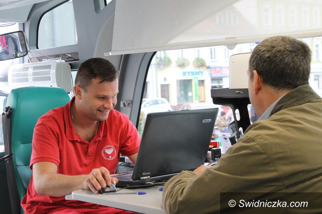 Świebodzice: Sześć litrów życiodajnego płynu