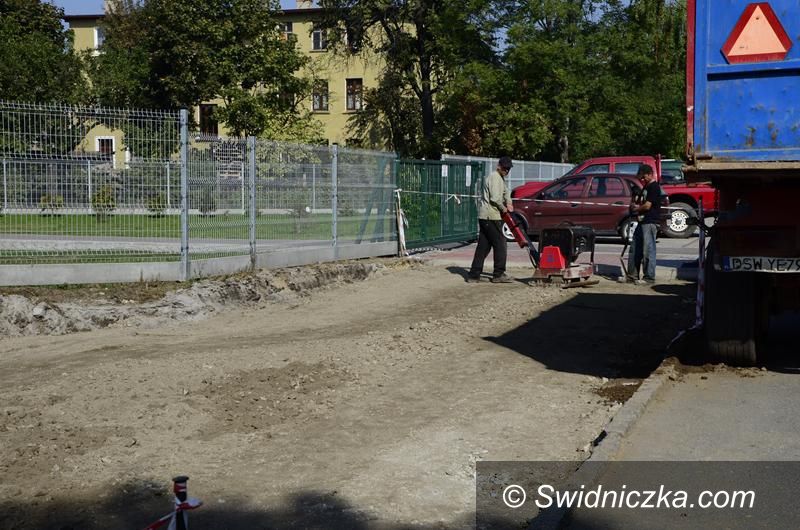 Żarów: Przyszkolny parking w remoncie