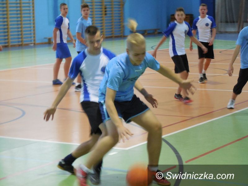 Strzegom: Gimnazjaliści rywalizowali w kosza