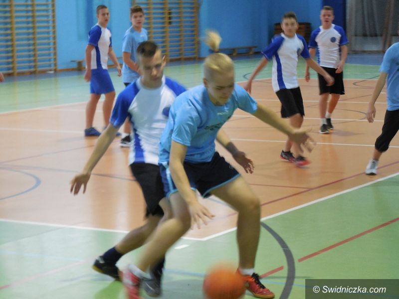 Strzegom: Gimnazjaliści rywalizowali w kosza
