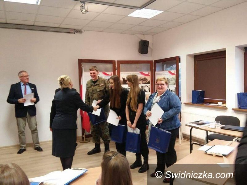 Świdnica: Drużyna „Trójki” na podium w Międzypowiatowym Konkursie Historycznym