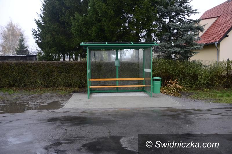 Mrowiny: Nowa wiata przystankowa w Mrowinach