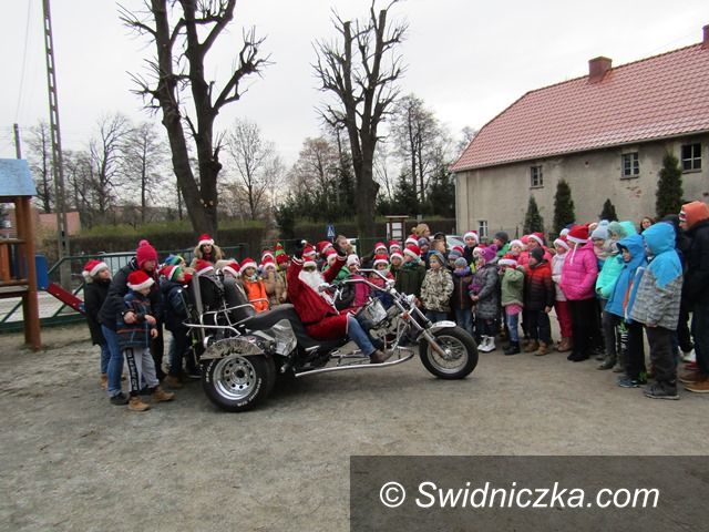 Mrowiny: Święty Mikołaj przybył na … motorze