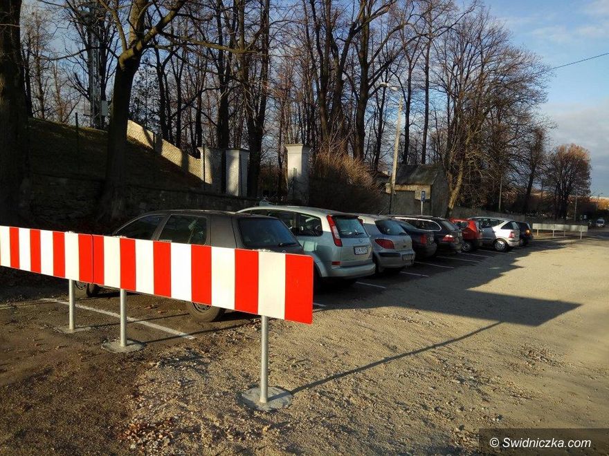 Dobromierz: Przybyło miejsc parkingowych w Dobromierzu