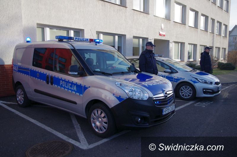 Świebodzice/Strzegom: Komisariaty w Świebodzicach i Strzegomiu także otrzymały nowe radiowozy