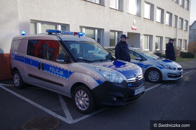 Świebodzice/Strzegom: Komisariaty w Świebodzicach i Strzegomiu także otrzymały nowe radiowozy