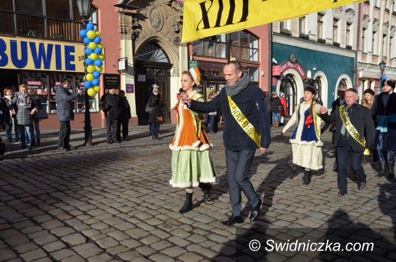 Świdnica: XIII Polonez na świdnickim rynku