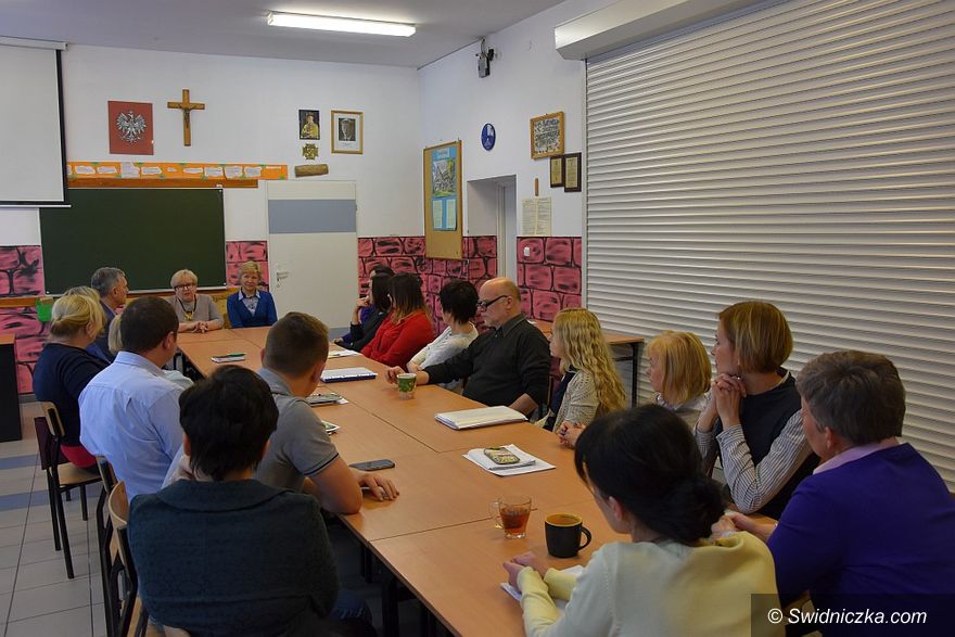 powiat świdnicki: W gminie Świdnica trwają prace zespołu do sieci szkół