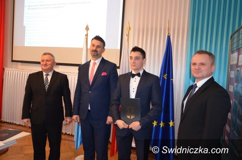 Strzegom: Stypendia, nagrody i uchwały