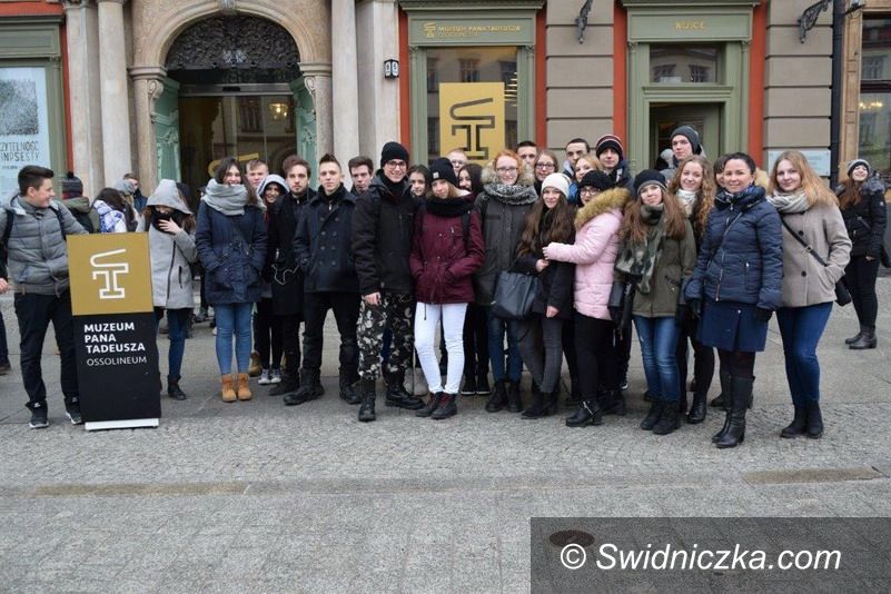 Świebodzice: Uczniowie LO w Świebodzicach w Muzeum Pana Tadeusza we Wrocławiu