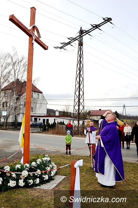 Goczałków: Poświęcenie krzyża w Goczałkowie