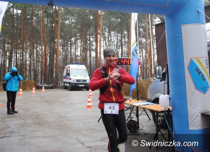 Świdnica: Świetny wynik naszego zawodnika w "Setce komandosa" – nocnym biegu w lesie na dystansie 100 kilometrów