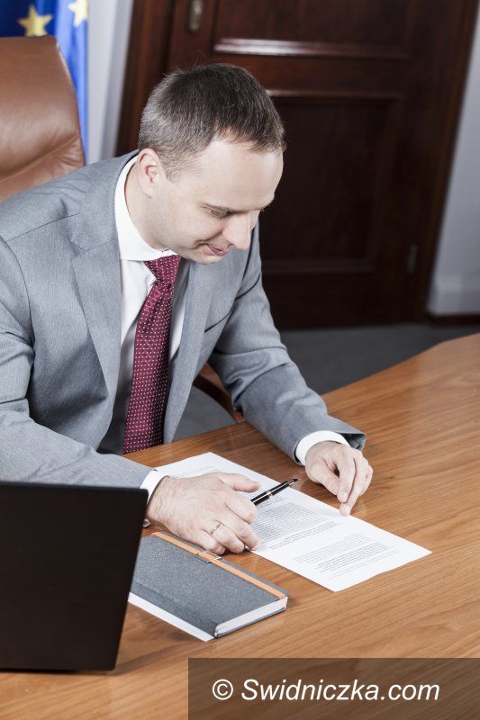 powiat świdnicki: Umowy na remonty dróg podpisane