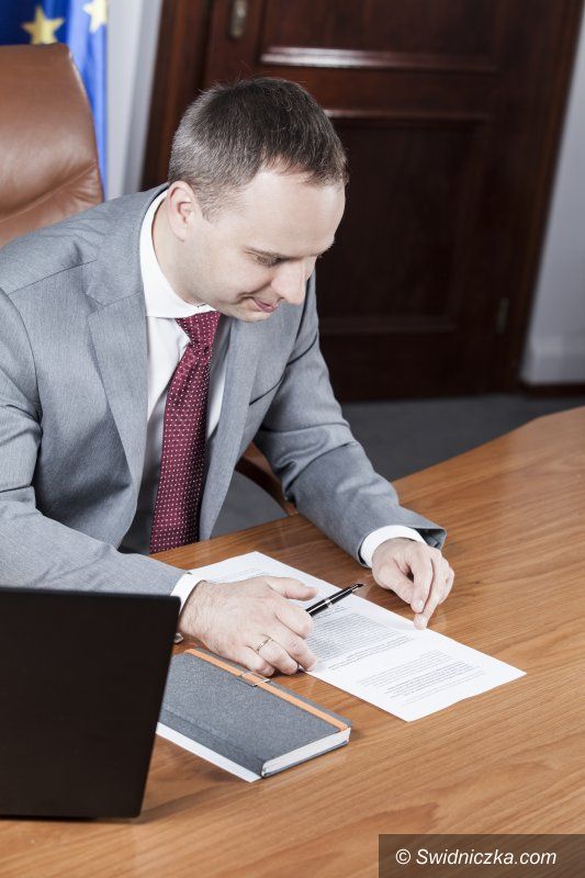powiat świdnicki: Umowy na remonty dróg podpisane