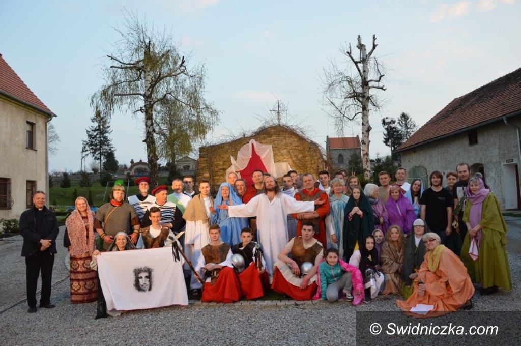 Jaroszów: W Jaroszowie już po raz czwarty przeżywali Misterium Męki Pańskiej!