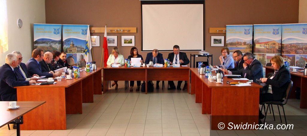 Dobromierz: Drogi powiatowe i bezpieczeństwo w gminie