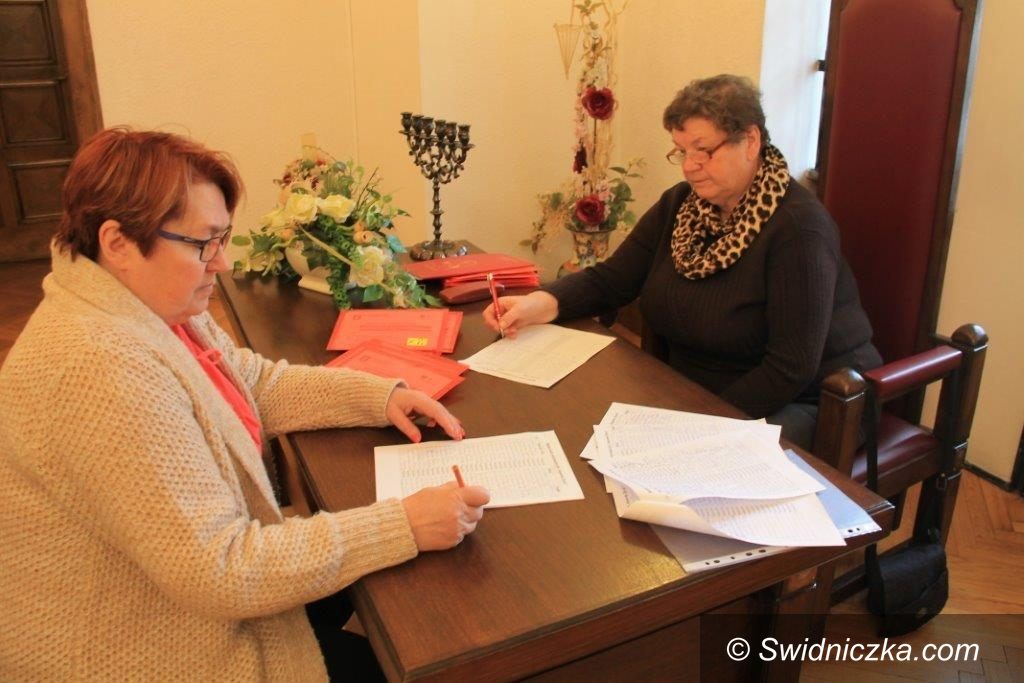Świebodzice: Już ponad 200 kopert wydanych