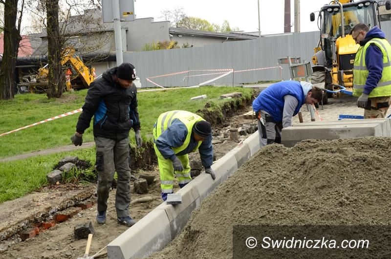 Żarów: Przybywa nowych chodników
