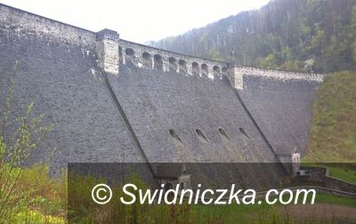 REGION, Zagórze Śl.: Zamierzał skoczyć stojąc na krawędzi zapory w Zagórzu Śląskim