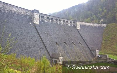 REGION, Zagórze Śl.: Zamierzał skoczyć stojąc na krawędzi zapory w Zagórzu Śląskim