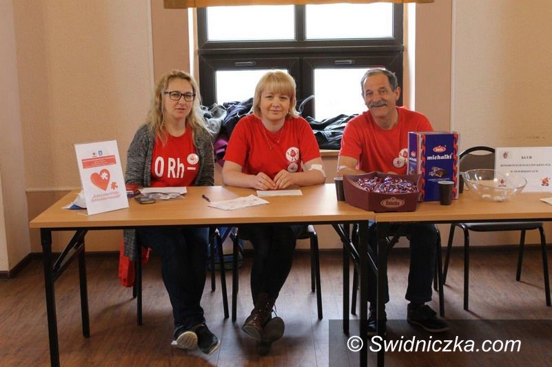 Świebodzice: Oddali krew – dostali koszulki