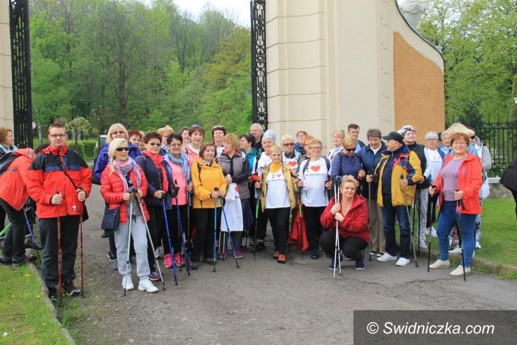 Świebodzice: Pomaszerowali z kijkami