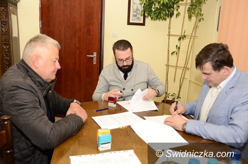 Żarów: Umowa na budowę ścieżki rowerowej podpisana