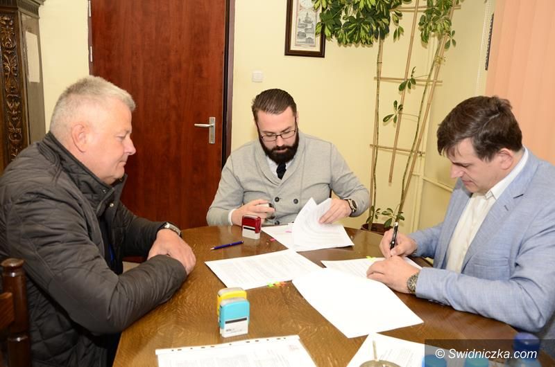 Żarów: Umowa na budowę ścieżki rowerowej podpisana