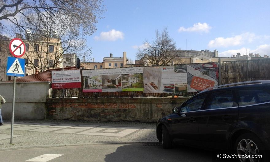 Świdnica: Z miasta znikają kolejne szpetne reklamy