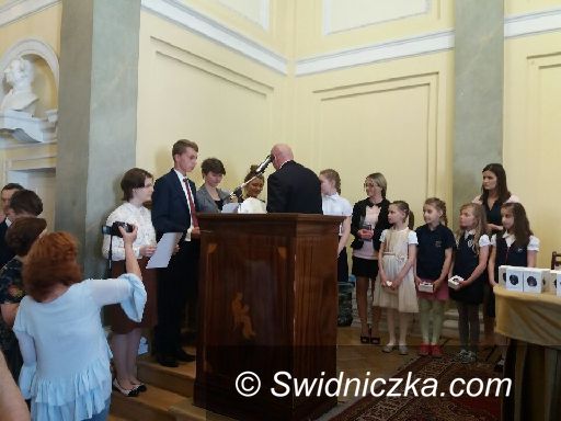 Świebodzice: Uczeń LO w Świebodzicach laureatem Ogólnopolskiego Konkursu ,,Z kaligrafią na co dzień”