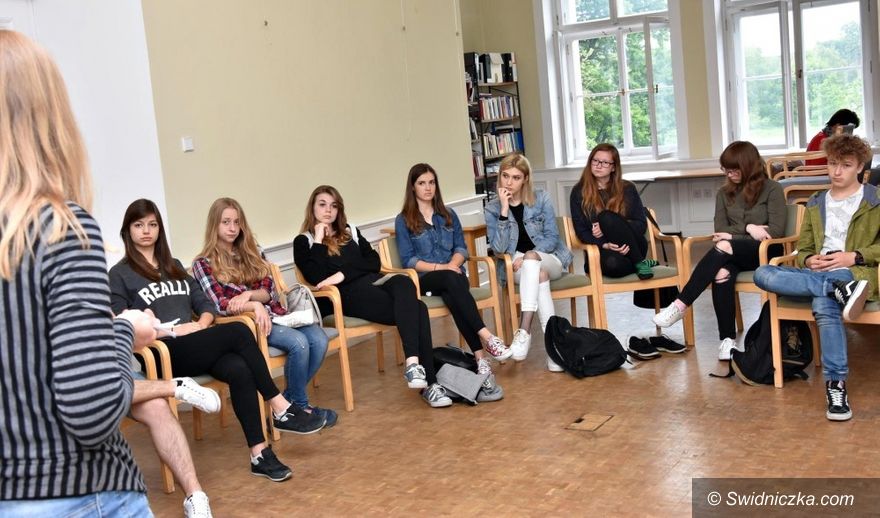 Krzyżowa/Pszenno: Gimnazjum z Pszenna w Krzyżowej