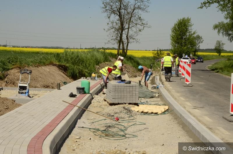 Wierzbna: Kolejny chodnik oddany do użytku mieszkańców