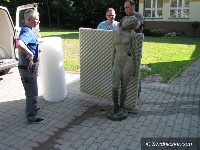 Strzelce: Rzeźba odkryta w Strzelcach przekazana do muzeum