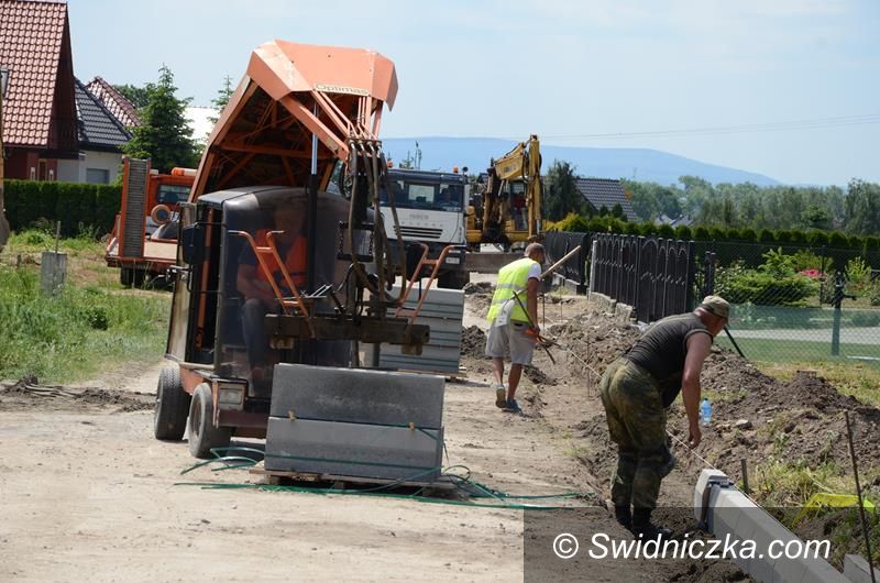 Żarów: Trwa budowa ścieżki rowerowej